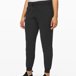 Lululemon On the Fly Jogger 28" woven, size 4